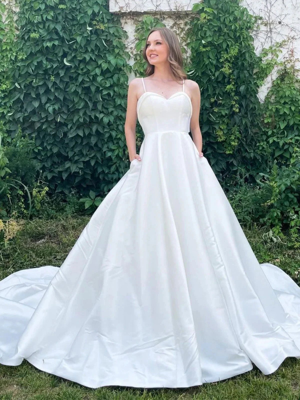 Long A-line Sweetheart Satin Wedding Dress Open Back Bridal Gowns with Pockets (ZD15775)