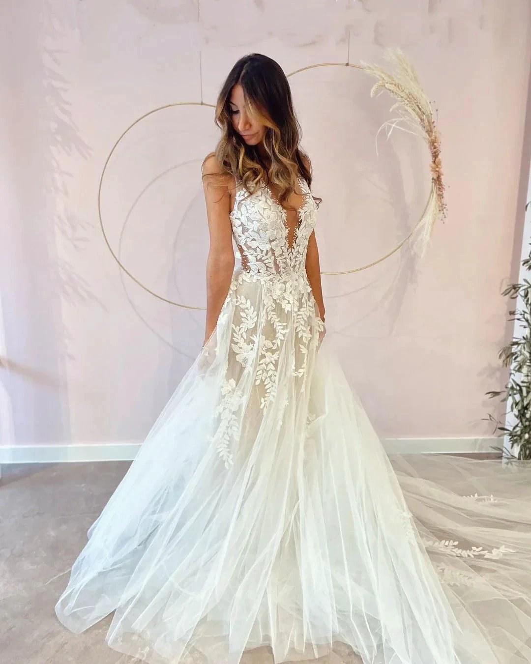 Long A-Line V-neck Appliques Lace Tulle Backless Wedding Dress (ZD14314)