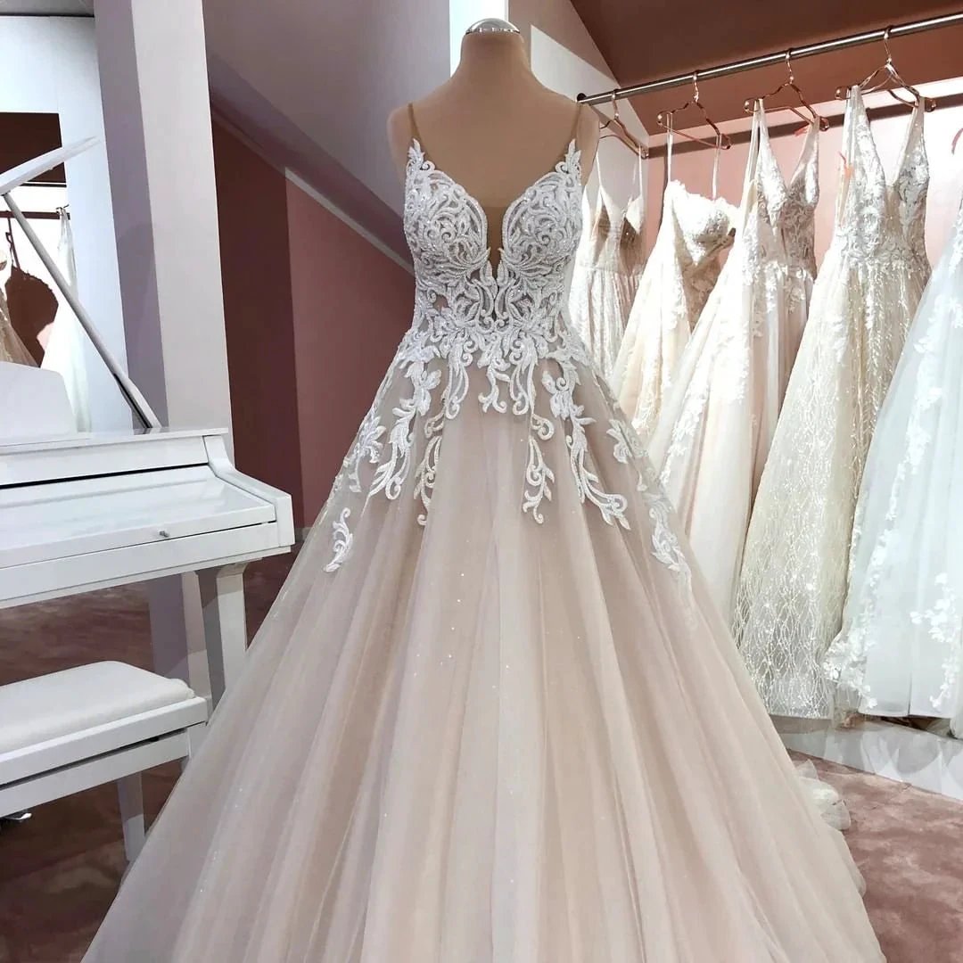Long A-Line V-neck Spaghetti Straps Backless Appliques Lace Tulle Wedding Dress (ZD15096)