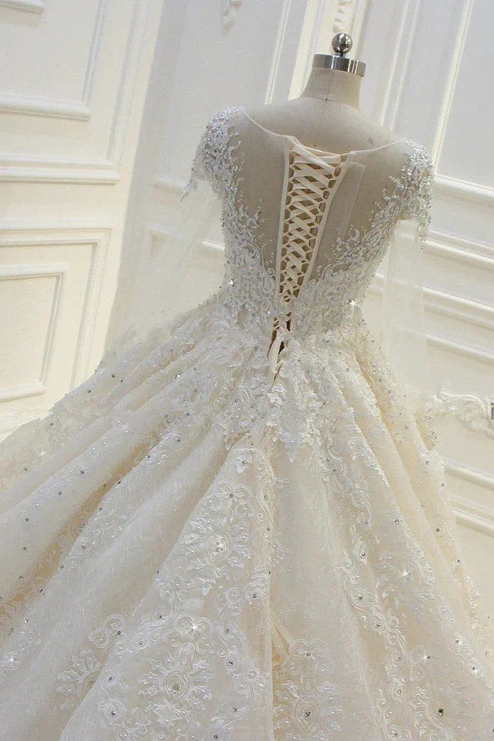 Long Ball Gown Beading Bateau Appliques Lace Wedding Dress with Sleeves (ZD15184)
