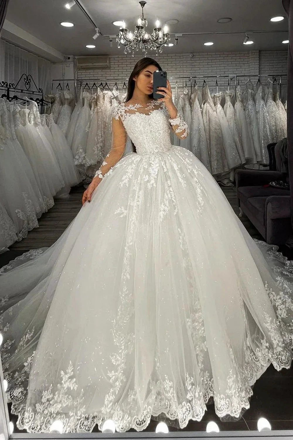 Long Ball Gown Sweetheart Appliques Lace Tulle Wedding Dress with Sleeves (ZD15993)