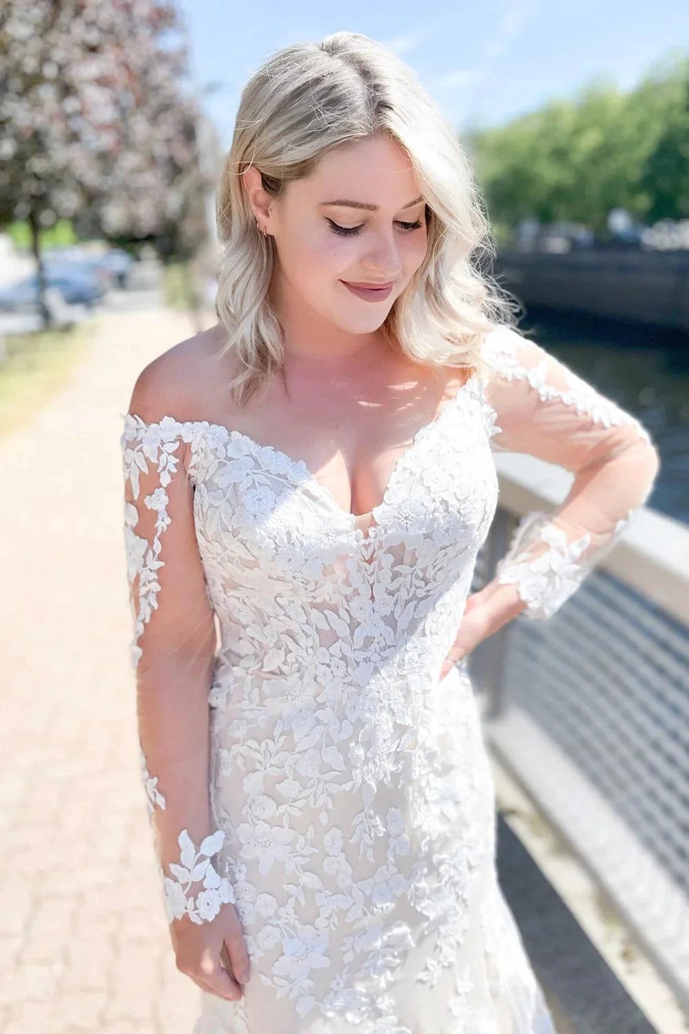 Long Mermaid Off-the-Shoulder Sweetheart Appliques Lace Wedding Dress with Sleeves (ZD14303)