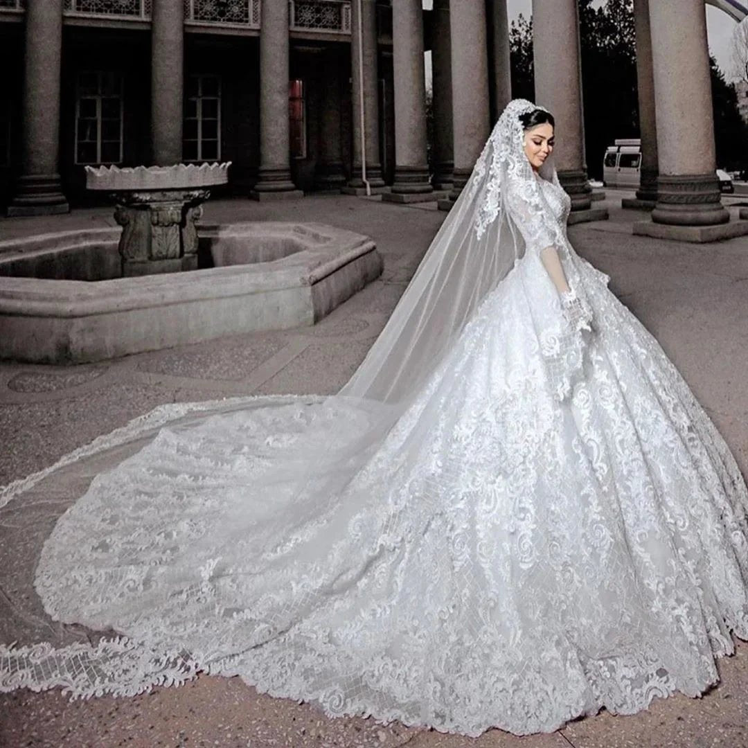 Long Princess Tulle Beads Appliques Lace Wedding Dress with Sleeves (ZD15145)
