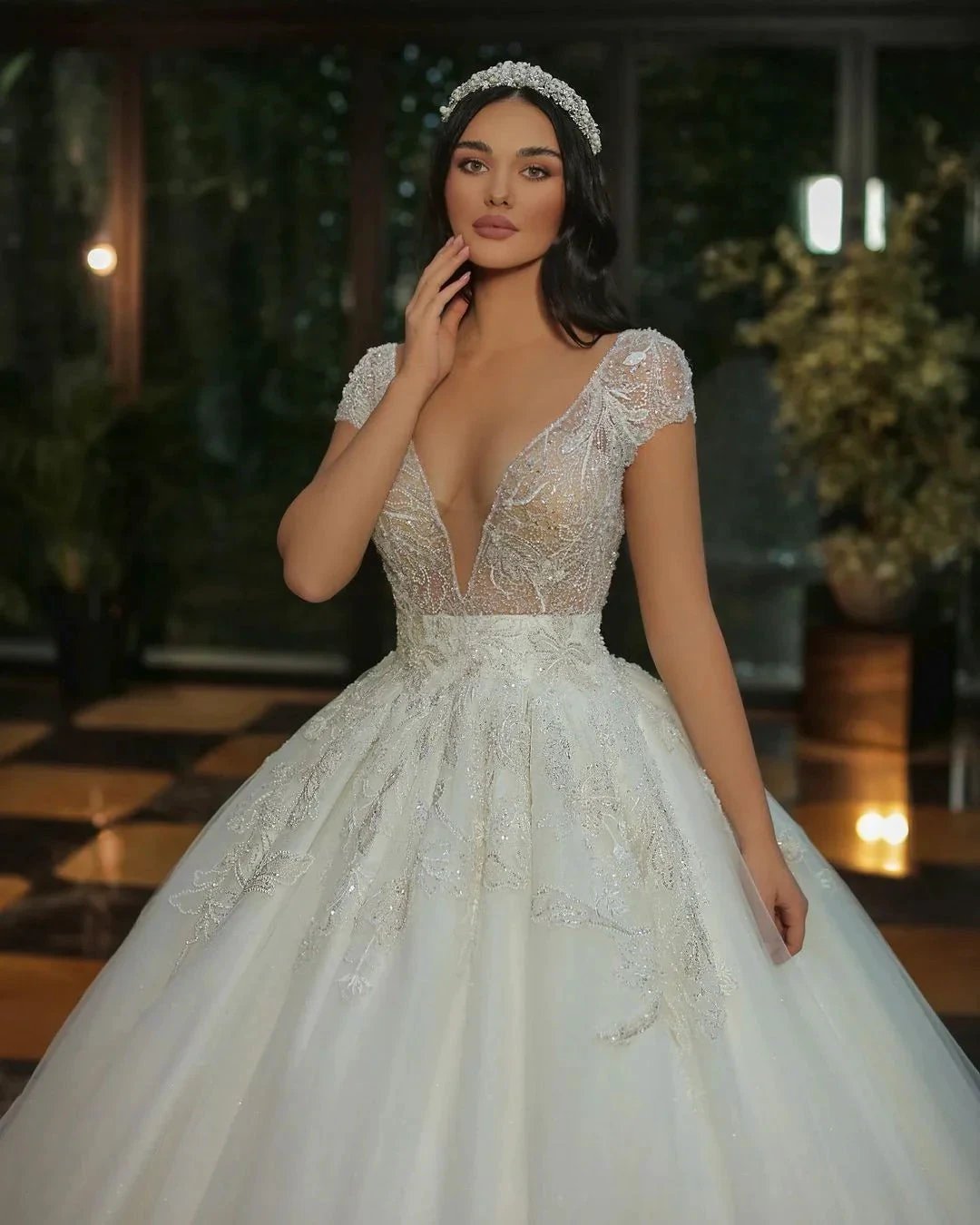 Luxury Long A-line V-neck Beads Tulle Glitter Wedding Dress with Cap Sleeves (ZD15036)