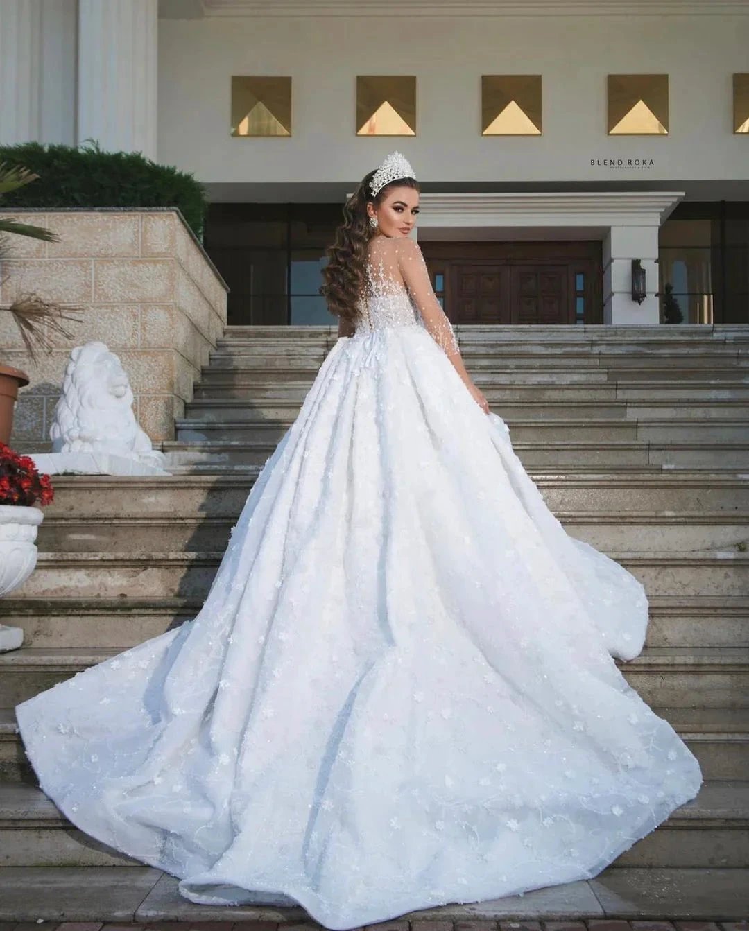Luxury Long Ball Gown Sweeteart Beads Glitter Wedding Dress with Sleeves (ZD15024)