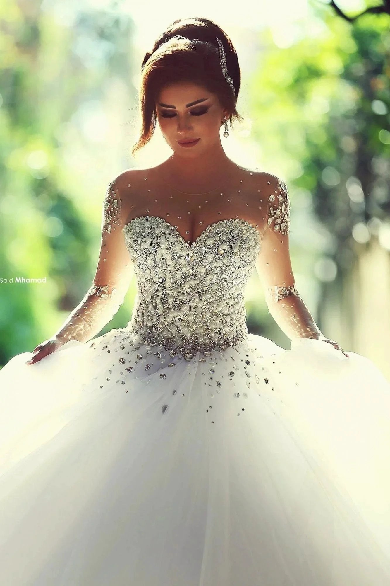 Luxury Long Ball Gown Sweetheart Crystals Beading Wedding Dresses with Sleeves (ZD15974)
