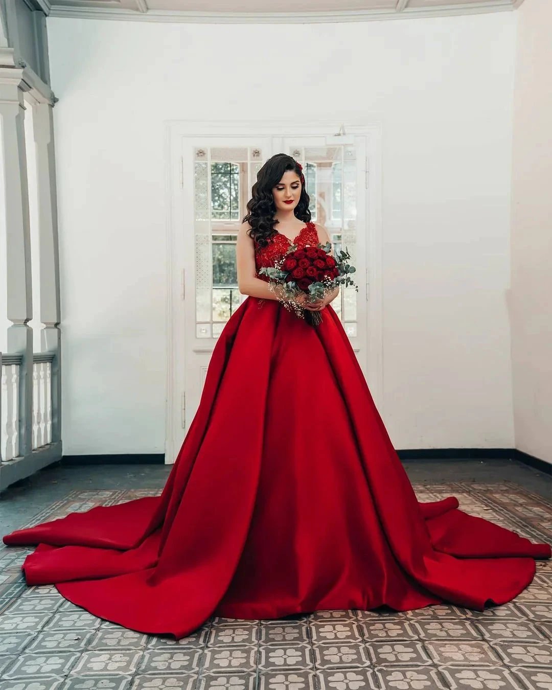 Luxury Long Princess Satin V-neck Wedding Dresses with Lace (ZD15045)