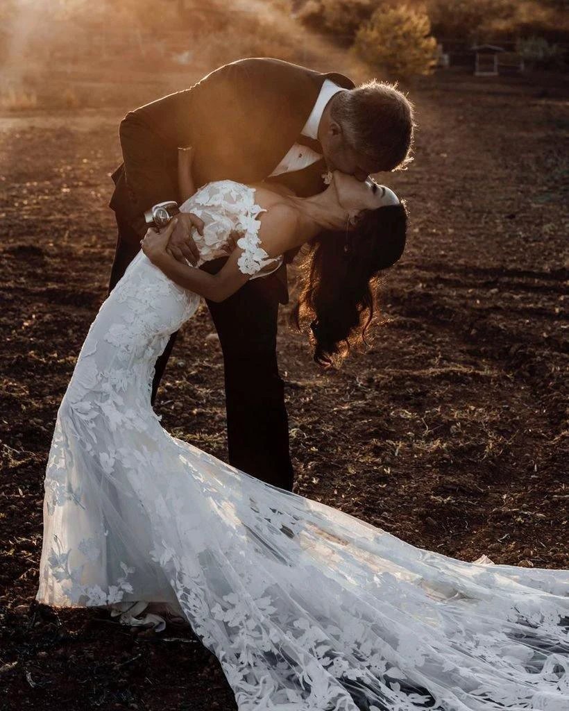 Mermaid Off-the-shoulder Tull Applique Amazing Rustic Wedding Dress (ZD15274)