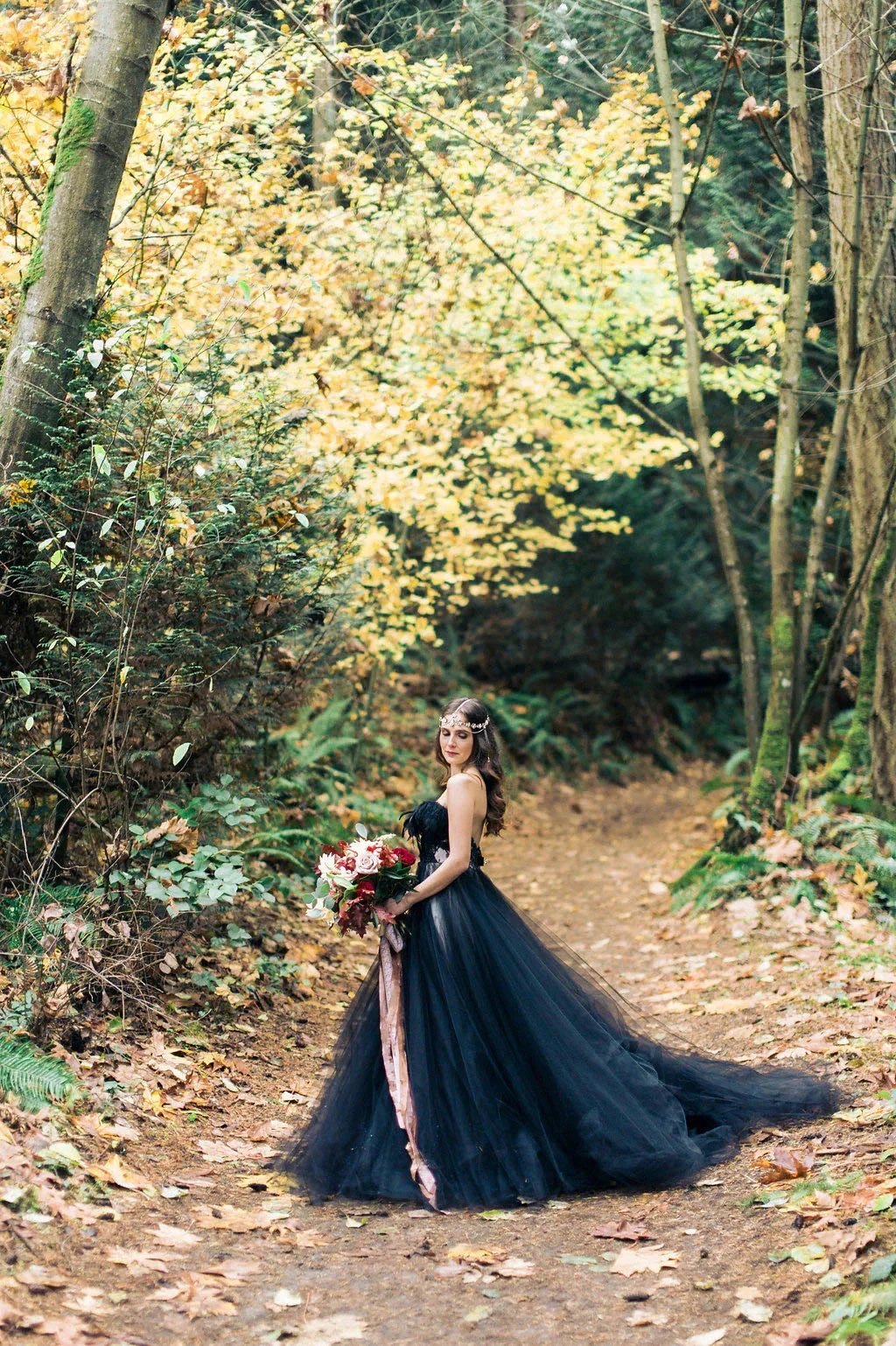 Modest Long A-line Princess Strapless Tulle Black Wedding Dress with Appliques Lace (ZD15124)