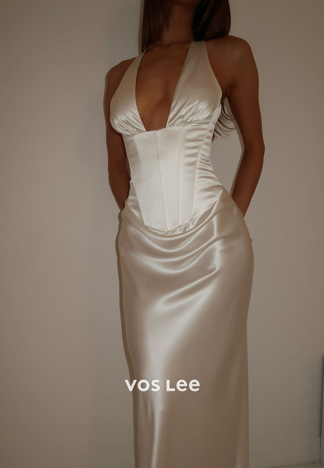 Charming Column Halter V-Neck Long Prom Dress