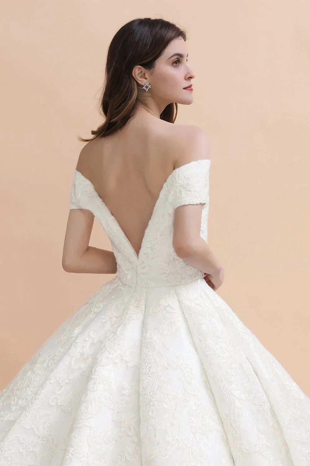 Off Shoulder Floor Length Bridal Gowns Lace Appliques Chapel Train Wedding Dress (ZD14765)