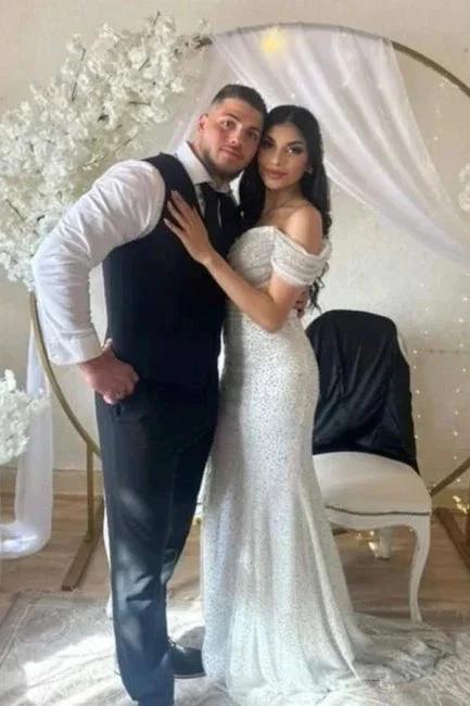 Off the Shoulder Chapel Sequined Floor Length Wedding Dress (ZD14889)