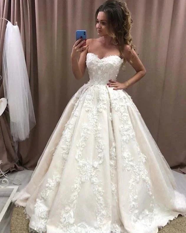 Romantic Long Ball Gowns Sweetheart Wedding Dress With 3D Floral Appliques Lace (ZD15114)