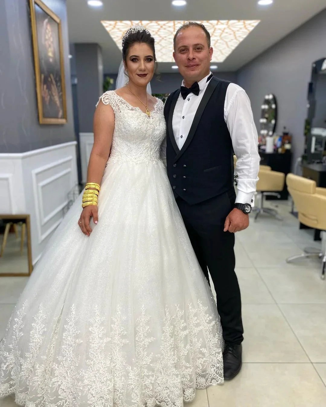 Simple Long A-line V-neck Lace Tulle Wedding Dress (ZD15152)