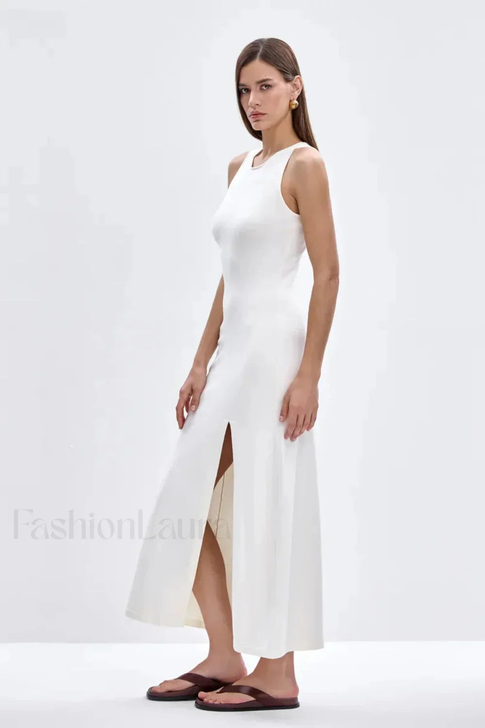 Sleeveless Split Bodycon Dress with Relaxed Fit and Modern Casual Wear