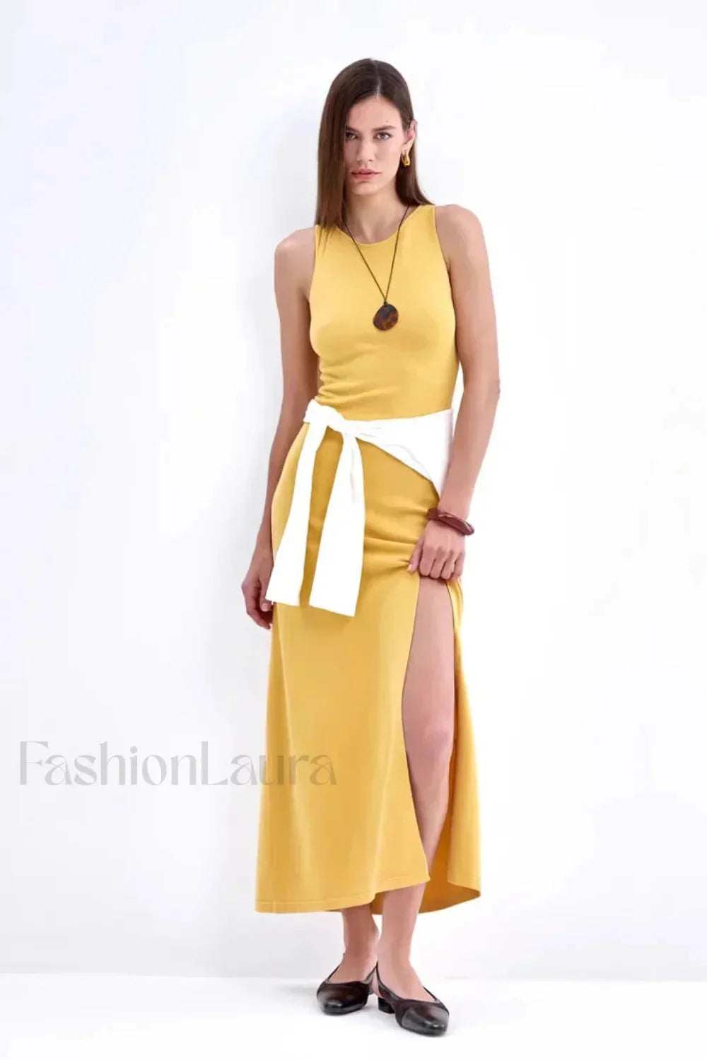 Sleeveless Split Bodycon Dress with Relaxed Fit and Modern Casual Wear