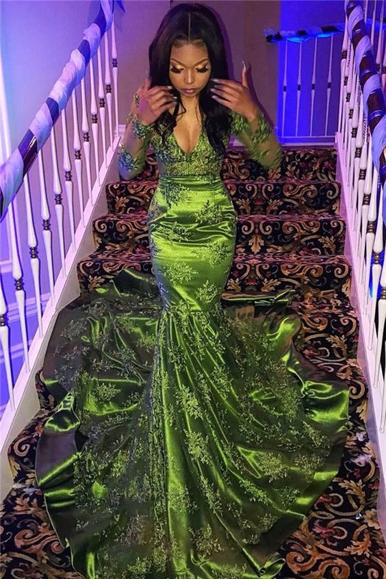 Long Sleeve Lace Green Prom Dresses for Juniors | Sexy V-neck Mermaid Evening Gowns - VelvetHem