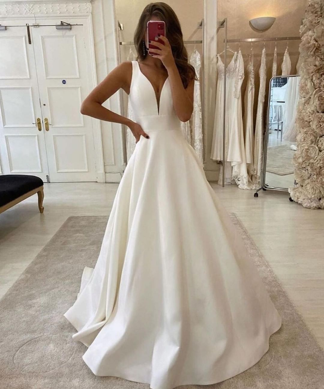 V-Neck Sleeveless Long Wedding Dress (ZD17506)