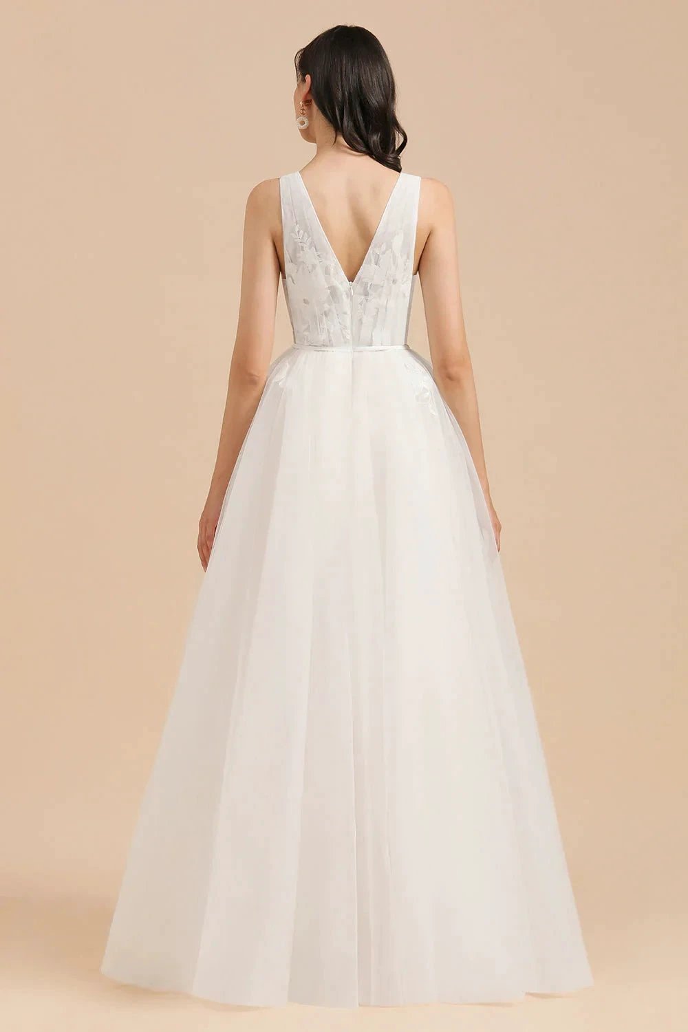 V-Neck Tulle Lace Appliques Simple Wedding Dress Garden Wedding Gowns Floor Length (ZD14764)