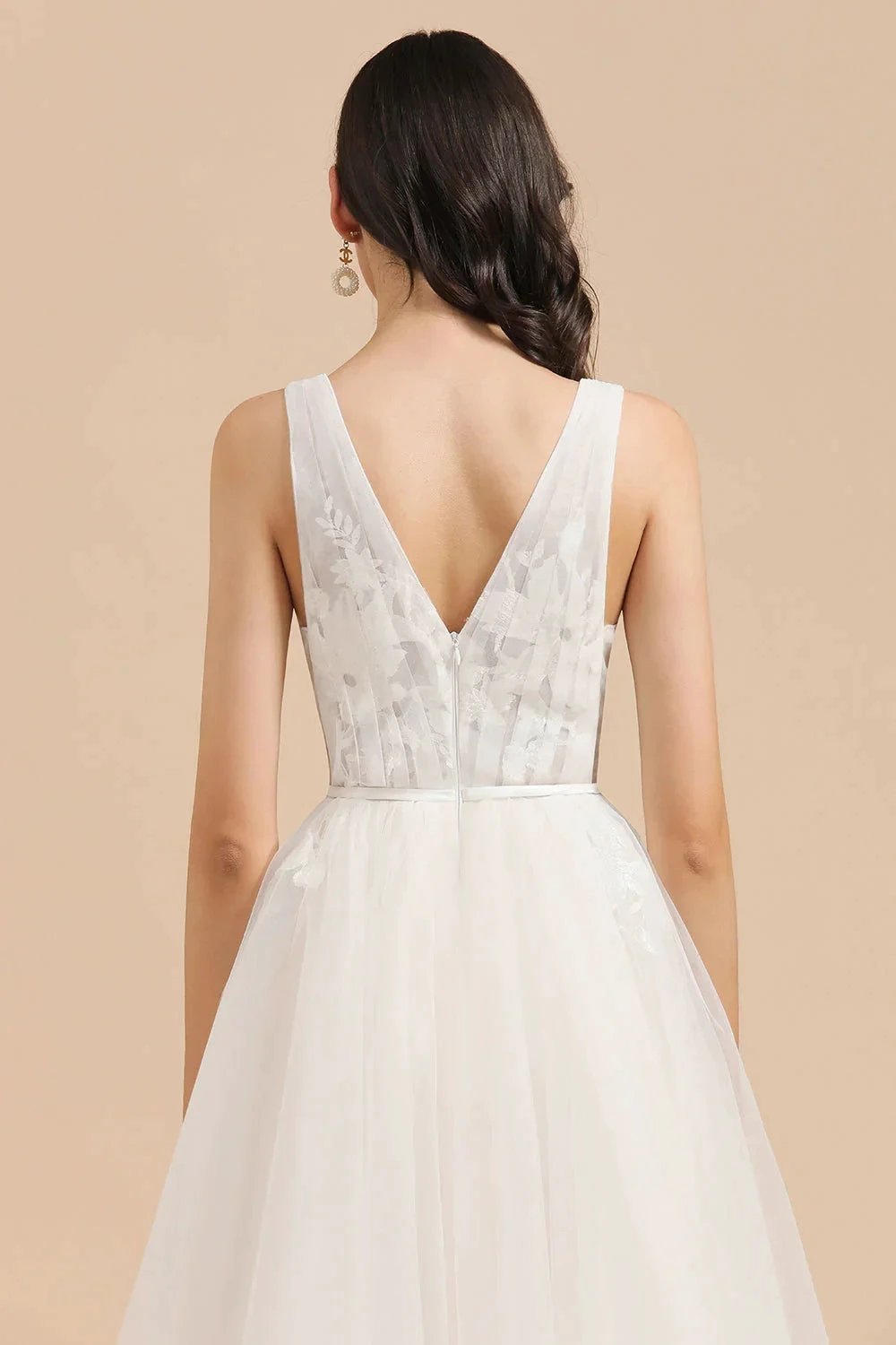V-Neck Tulle Lace Appliques Simple Wedding Dress Garden Wedding Gowns Floor Length (ZD14764)