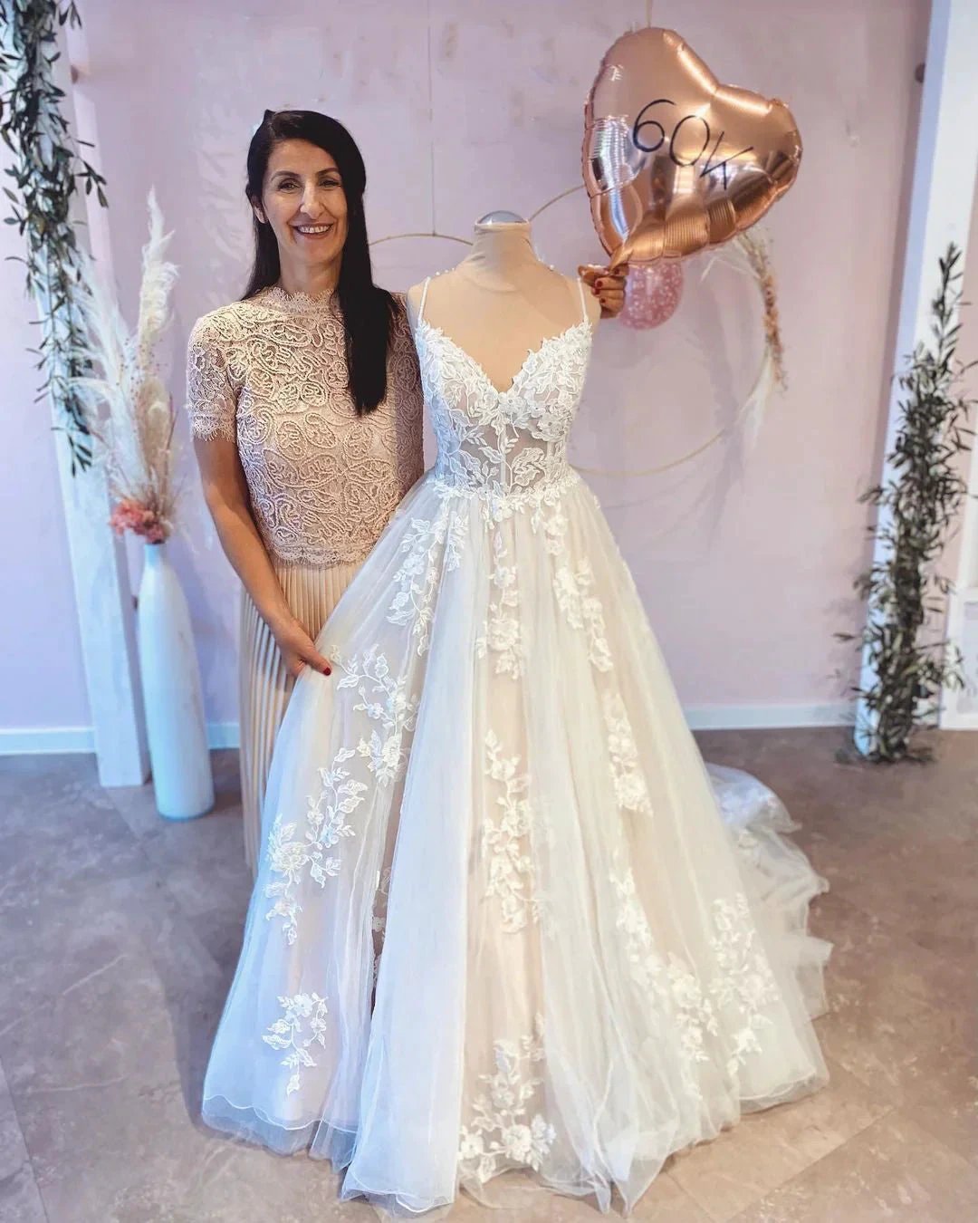 Vintage Long A-Line Spaghetti Straps Appliques Lace Wedding Dress With Train (ZD14316)