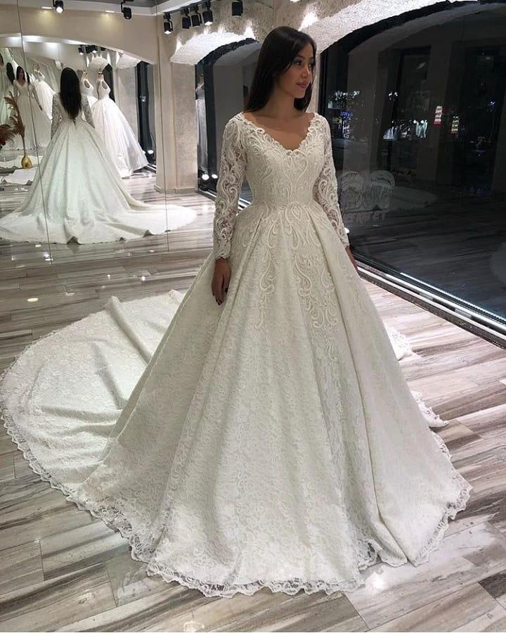 Vintage Long A-line V-neck Appliques Lace Wedding Dress with Sleeves (ZD15103)