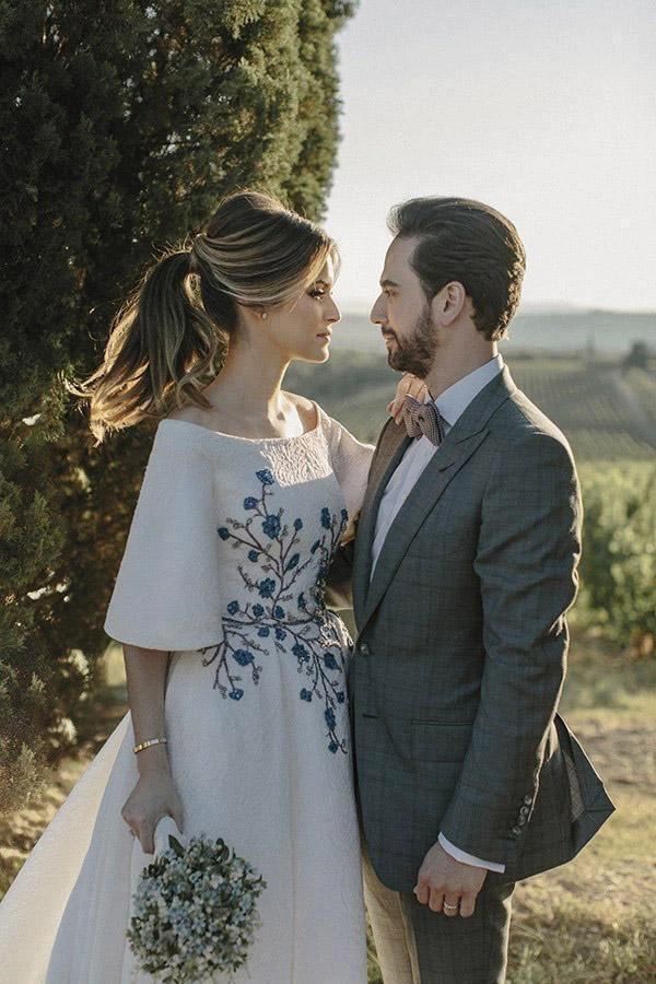 Wedding Dresses Bateau Embroidery Romantic Half Sleeve Bridal Gown (ZD15293)